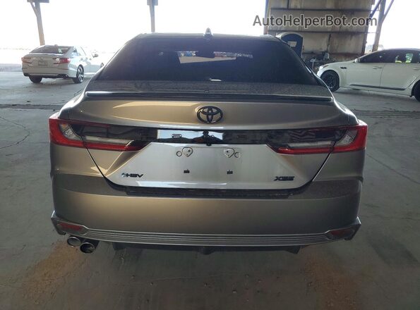 4T1DAACK4SU600772 2025 TOYOTA CAMRY Серый Вид сзади