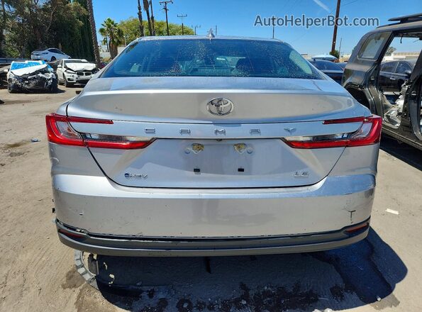 4T1DAACK5SU504231 2025 TOYOTA CAMRY Серебряный Вид сзади