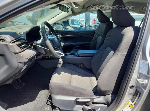 4T1DAACK5SU504231 2025 TOYOTA CAMRY Серебряный Вид салона спереди