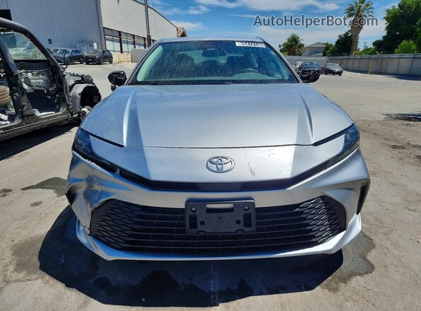 4T1DAACK5SU504231 2025 TOYOTA CAMRY Серебряный Вид спереди