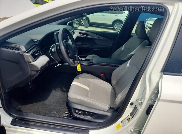 4T1DAACK6SU078761 2025 TOYOTA CAMRY Белый Вид салона спереди