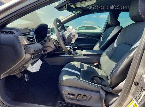 4T1DAACK6SU588401 2025 TOYOTA CAMRY Gray Widok wnętrza z przodu