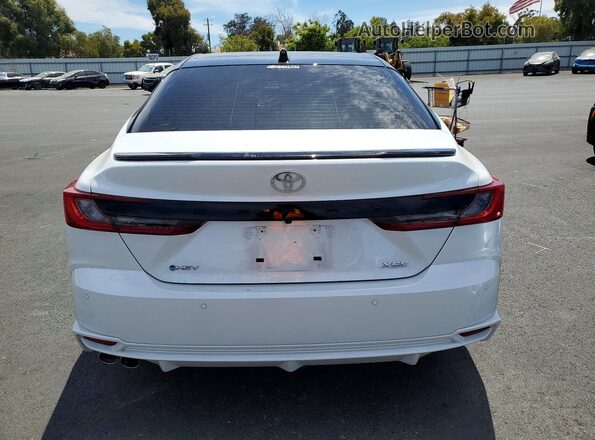 4T1DAACK6TU257609 2026 TOYOTA CAMRY Белый Вид сзади