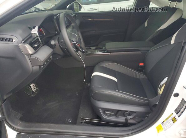 4T1DAACK6TU261630 2026 TOYOTA CAMRY White წინა სალონის ხედი