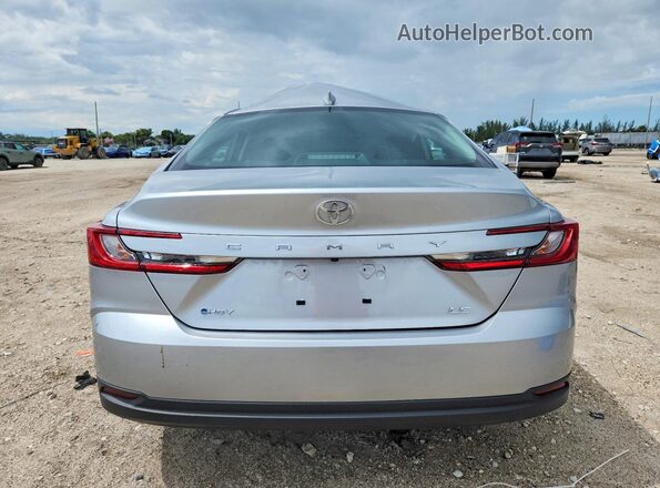 4T1DAACK7TU655413 2026 TOYOTA CAMRY Silver Вид ззаду