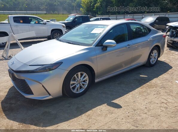 4T1DAACK8SU004306 2025 TOYOTA CAMRY Silver წინა მარცხენა ხედი სამი მეოთხედიდან