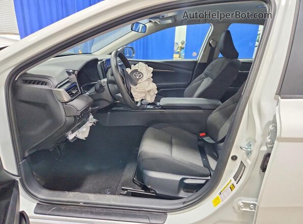 4T1DAACK9TU277627 2026 TOYOTA CAMRY White Вид салону спереду
