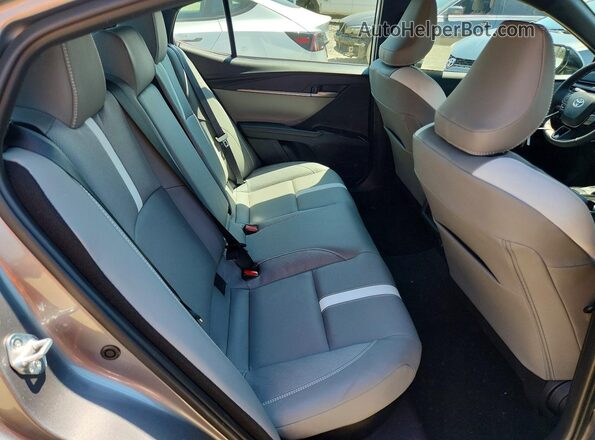 4T1DAACK9TU334957 2026 TOYOTA CAMRY Silver უკანა სავარძლების ხედი