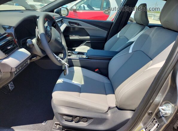 4T1DAACK9TU334957 2026 TOYOTA CAMRY Silver წინა სალონის ხედი