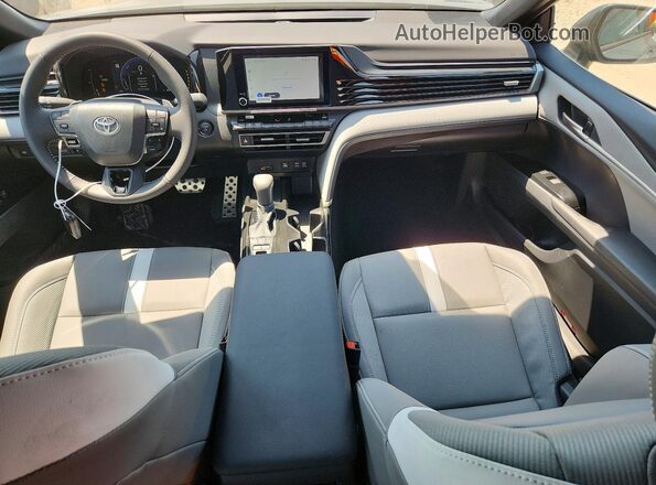 4T1DAACK9TU334957 2026 TOYOTA CAMRY Silver წინა პანელის ხედი