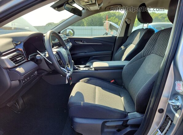 4T1DAACK9TU718107 2026 TOYOTA CAMRY Silver Вид салону спереду