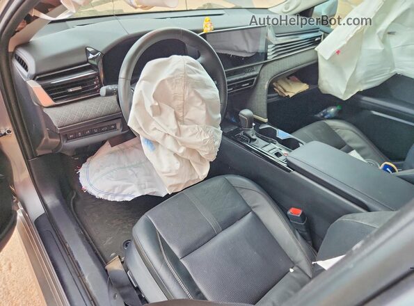 4T1DAACKXSU543803 2025 TOYOTA CAMRY Silver Vista del salpicadero