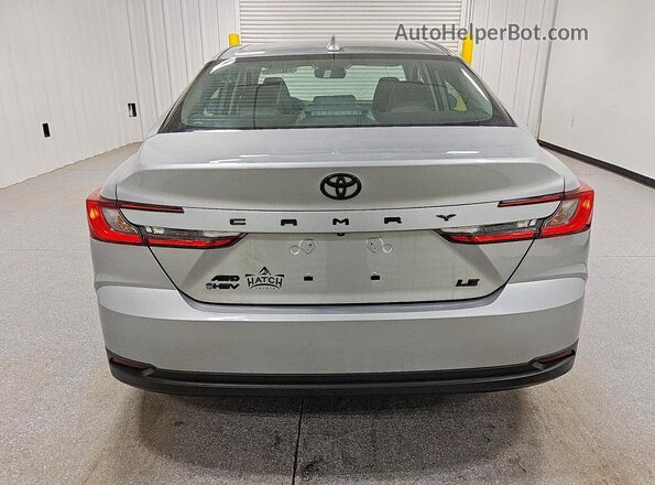 4T1DBADK0TU037099 2026 TOYOTA CAMRY Silver Հետևի տեսք
