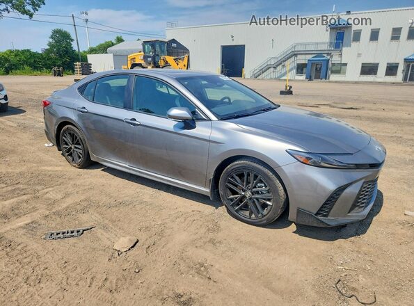 4T1DBADK3TU060666 2026 TOYOTA CAMRY Серебряный Передняя правая четверть