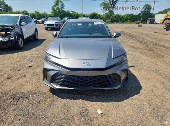 4T1DBADK3TU060666 2026 TOYOTA CAMRY Серебряный Вид спереди