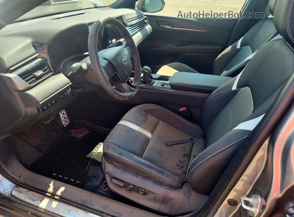 4T1DBADK3TU060666 2026 TOYOTA CAMRY Серебряный Вид салона спереди