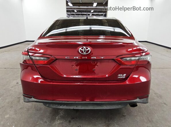 4T1F11BK2NU070400 2022 TOYOTA CAMRY Red Widok z tyłu
