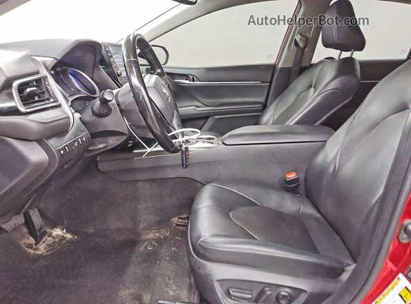 4T1F11BK2NU070400 2022 TOYOTA CAMRY Red Widok wnętrza z przodu