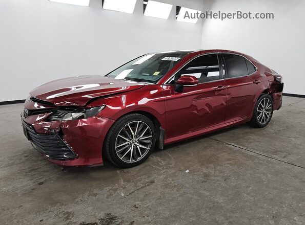 4T1F11BK2NU070400 2022 TOYOTA CAMRY Red 