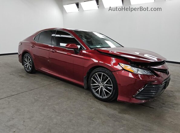 4T1F11BK2NU070400 2022 TOYOTA CAMRY Red 