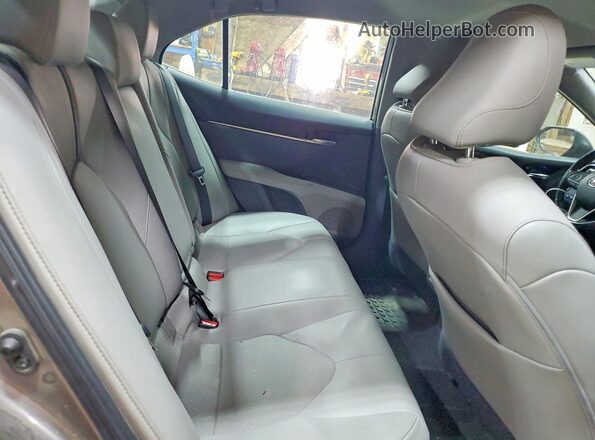 4T1F31AK1MU021053 2021 TOYOTA CAMRY Gray Widok tylnych siedzeń