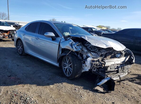 4T1F31AKXMU557385 2021 TOYOTA CAMRY Silver Delantero derecho