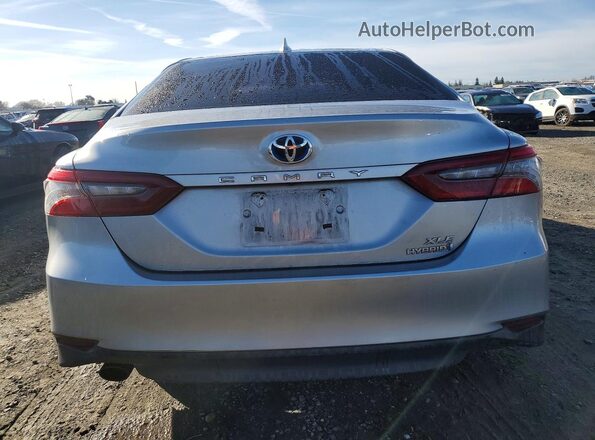 4T1F31AKXMU557385 2021 TOYOTA CAMRY Silver Vista trasera