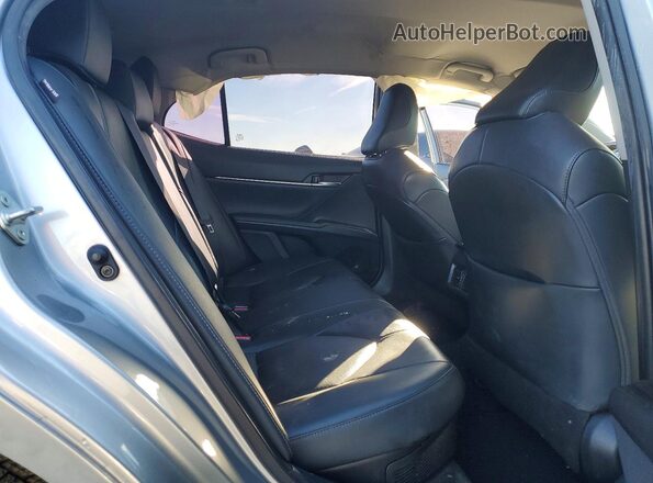 4T1F31AKXMU557385 2021 TOYOTA CAMRY Silver Vista de los asientos traseros