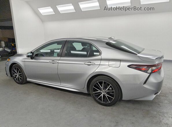 4T1G11AK6MU523213 2021 TOYOTA CAMRY Silver Trasero izquierdo