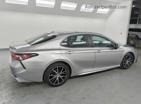 4T1G11AK6MU523213 2021 TOYOTA CAMRY Silver Trasero derecho