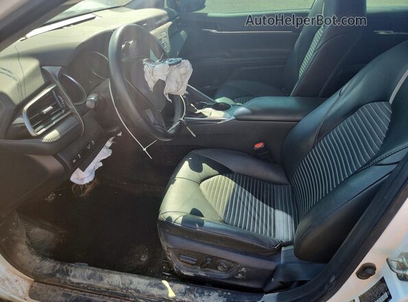 4T1G11AK7LU509402 2020 TOYOTA CAMRY White Front interior view