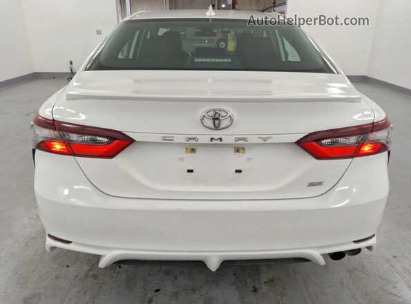 4T1G11AKXMU427293 2021 TOYOTA CAMRY Белый Вид сзади