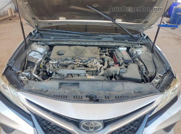 4T1K61AK1LU935596 2020 TOYOTA CAMRY Серебряный Вид задней части салона