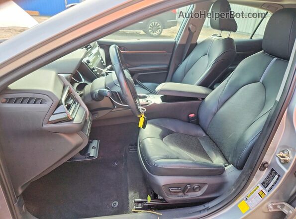 4T1K61AK4LU312702 2020 TOYOTA CAMRY Silver წინა სალონის ხედი