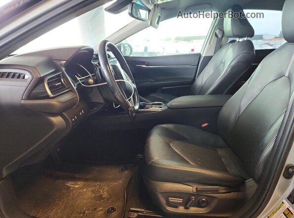 4T1K61AK4LU360314 2020 TOYOTA CAMRY Silver წინა სალონის ხედი