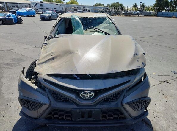 4T1T11AKXMU441418 2021 TOYOTA CAMRY Gray Widok z przodu