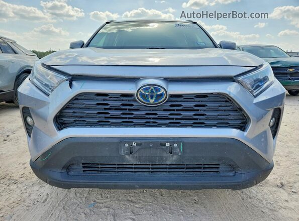 4T3B6RFV3MU045708 2021 TOYOTA RAV4 Серебряный Вид спереди