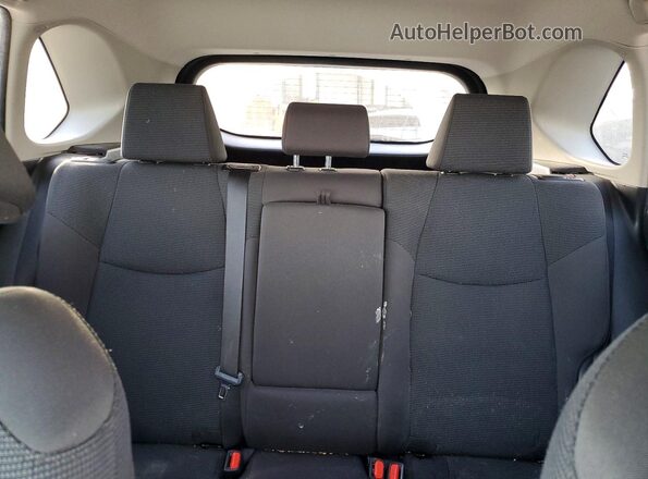 4T3LWRFV9RU136882 2024 TOYOTA RAV4 White Widok tylnych siedzeń