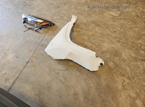 4T3RWRFV4SU181860 2025 TOYOTA RAV4 White Engine compartment view