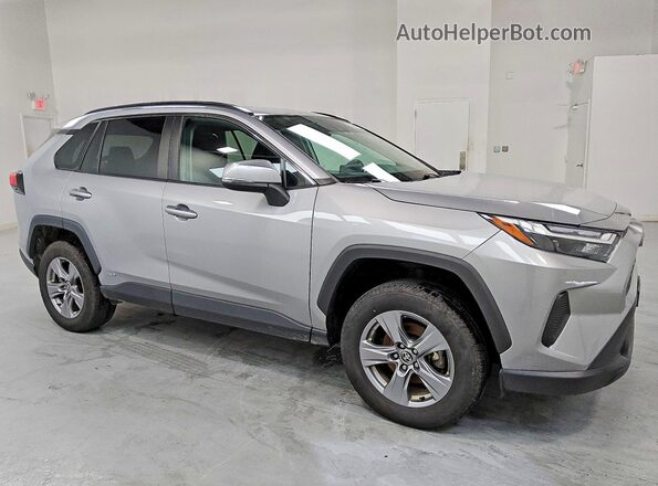4T3RWRFV6NU050630 2022 TOYOTA RAV4 Silver Передня права чверть