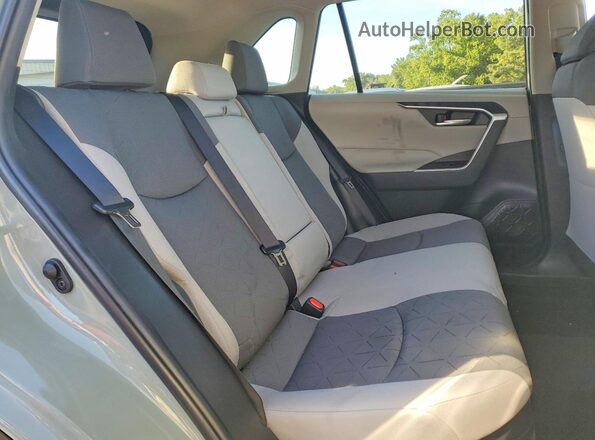 4T3RWRFV9NU069933 2022 TOYOTA RAV4 Gray Rear interior view
