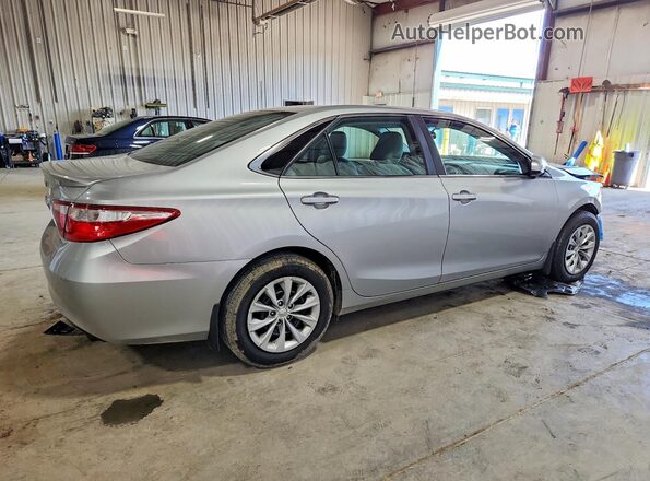 4T4BF1FK0GR537722 2016 TOYOTA CAMRY Silver Հետևի աջ