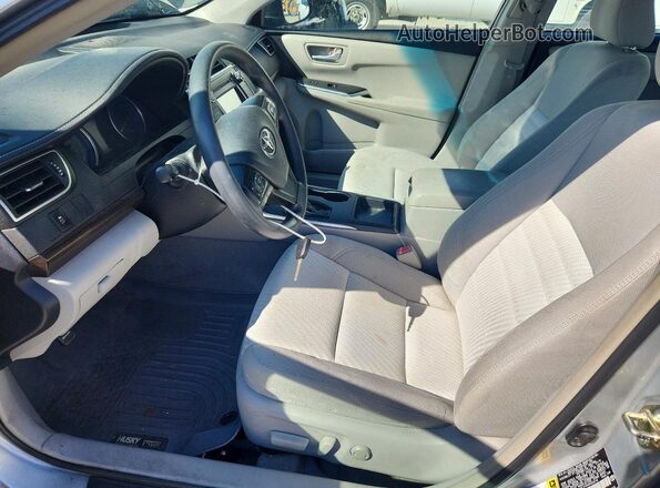 4T4BF1FK0GR559316 2016 TOYOTA CAMRY Серебряный Вид салона спереди