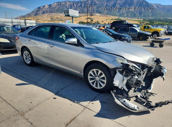 4T4BF1FK0GR559316 2016 TOYOTA CAMRY Серебряный Передняя правая четверть