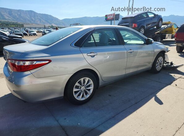 4T4BF1FK0GR559316 2016 TOYOTA CAMRY Серебряный Задняя правая четверть