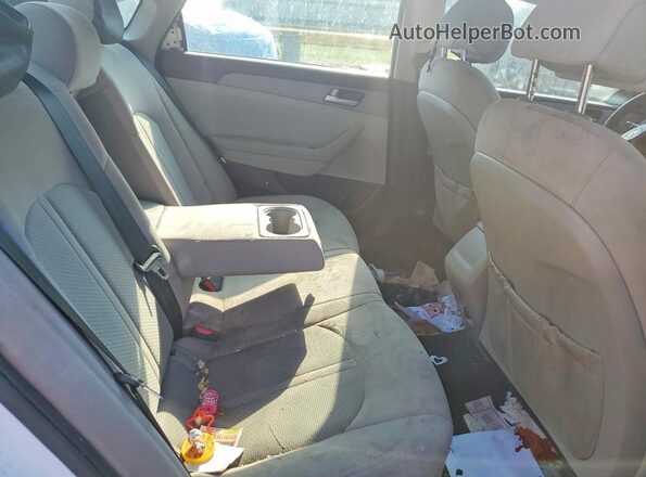 5NPE24AF6HH532071 2017 HYUNDAI SONATA White Widok wnętrza z tyłu