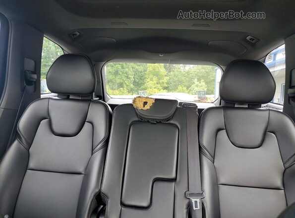 YV4102XK6J1338082 2018 VOLVO XC90 Black Rear interior view