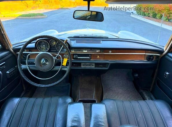 12034825 1967 MERCEDES-BENZ 250 White უკანა სავარძლების ხედი