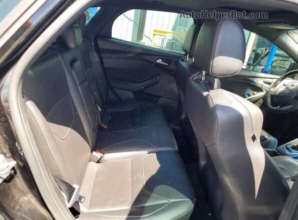 1FADP3L90GL379685 2016 FORD FOCUS Черный Вид задней части салона