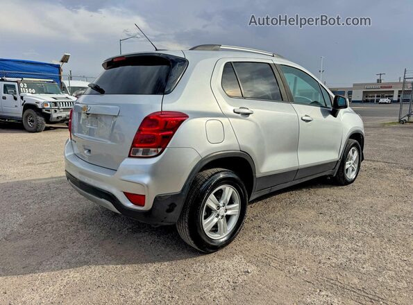 KL7CJPSM8MB374334 2021 CHEVROLET TRAX Silver Դիմացի տեսք